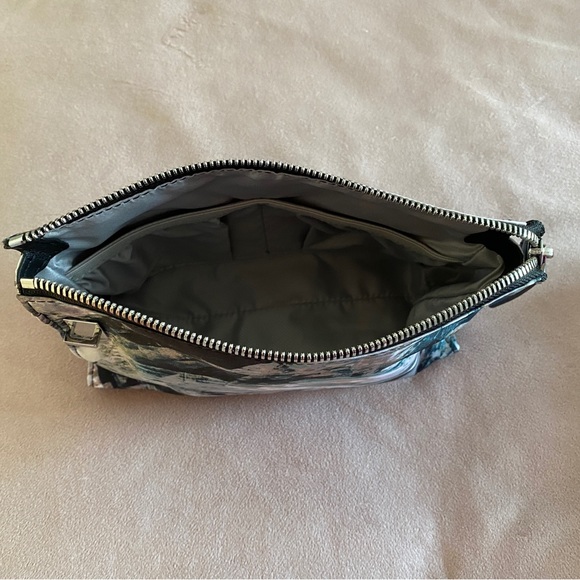 TUMI Travel Set - Picture 3 of 7